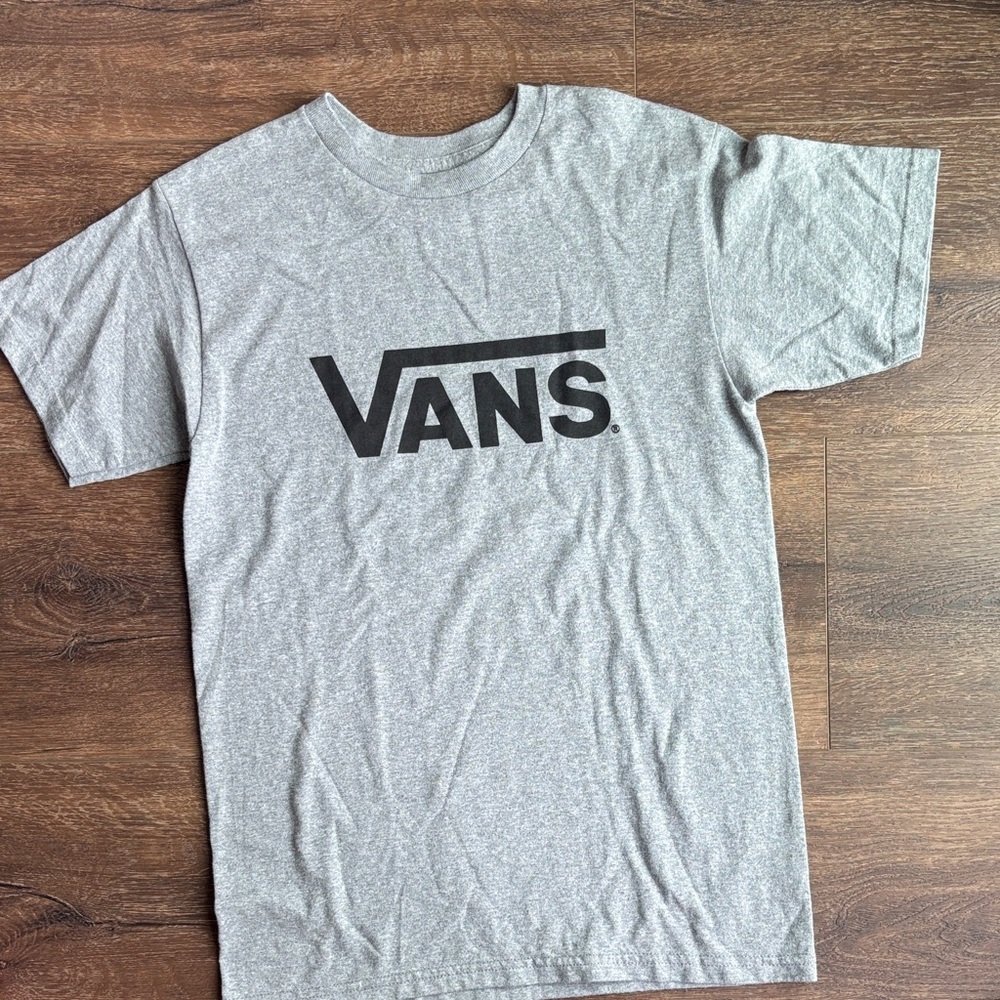 🎉3/$10 in bundle🎉Vans Tee-shirt